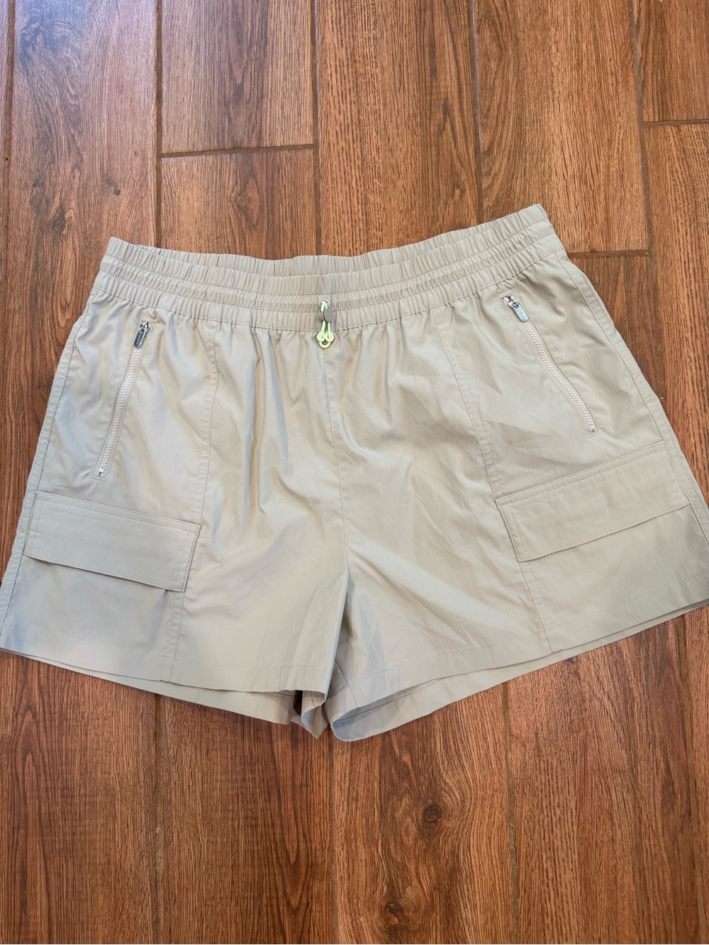 Athleta Women’s Light Beige Cargo Pull-On Shorts Size L